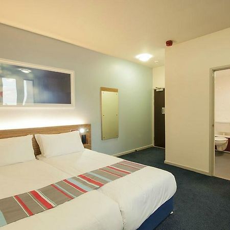 Travelodge London Covent Garden Экстерьер фото