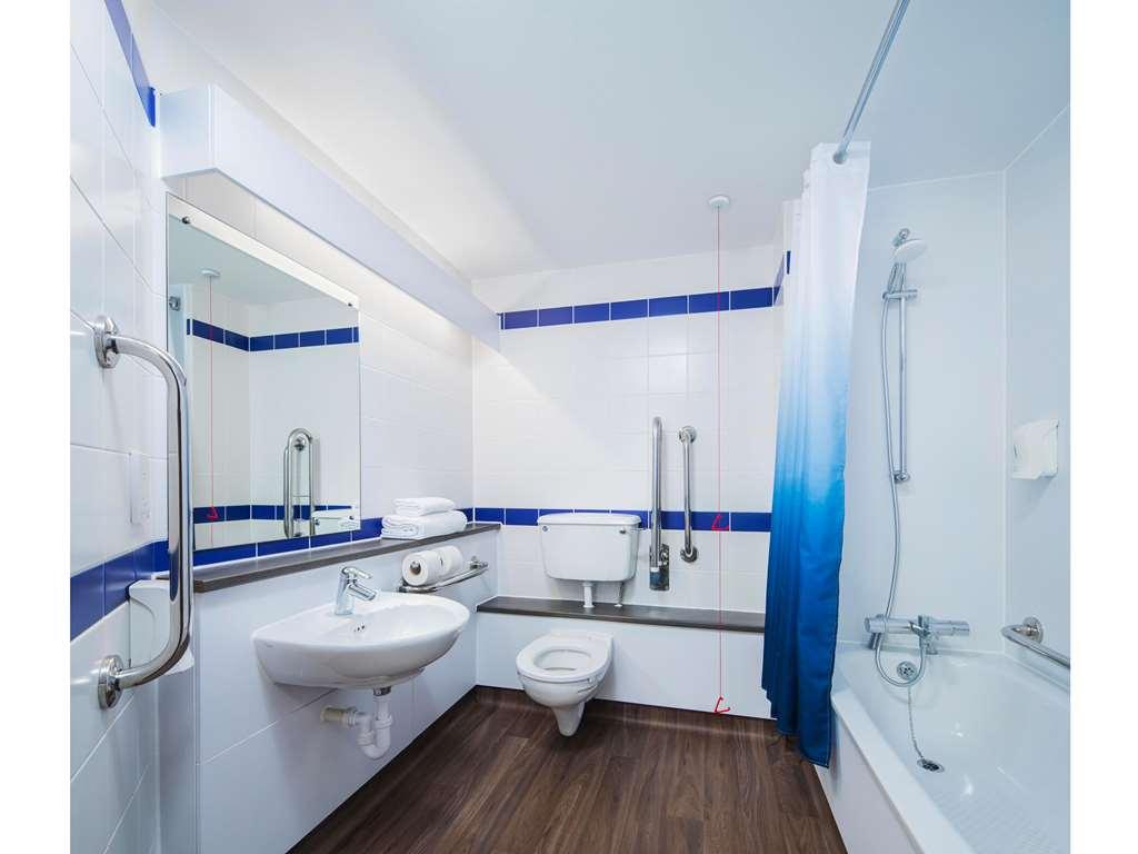 Travelodge London Covent Garden Экстерьер фото