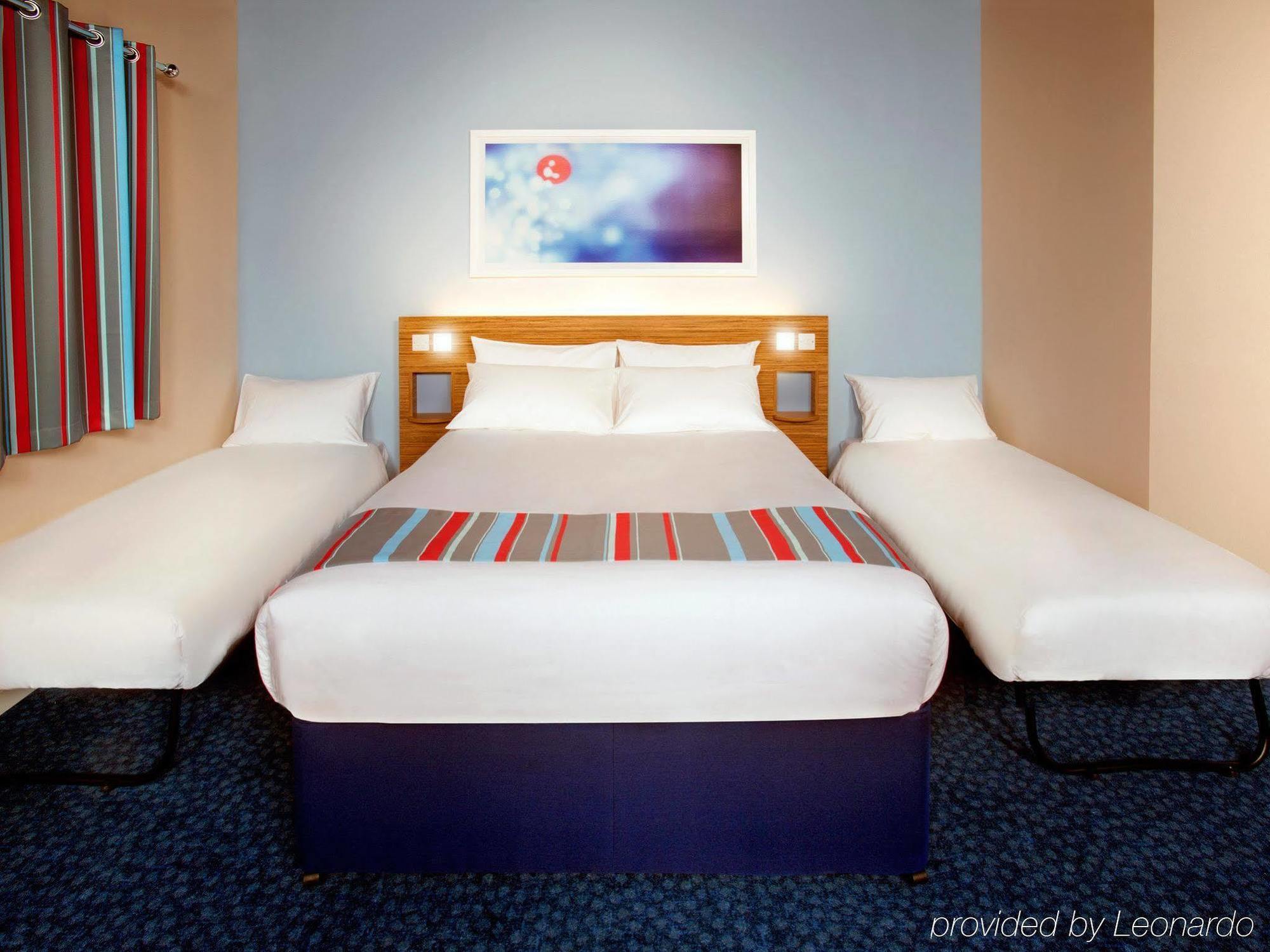 Travelodge London Covent Garden Экстерьер фото
