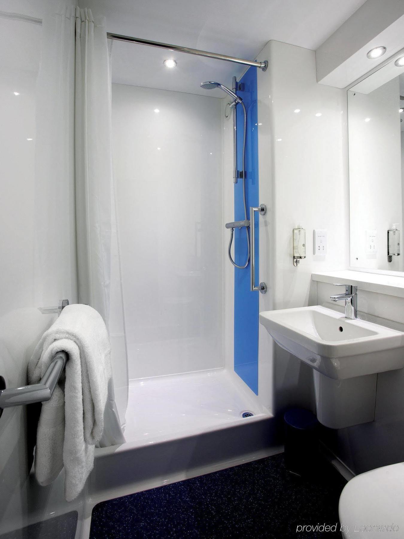 Travelodge London Covent Garden Экстерьер фото